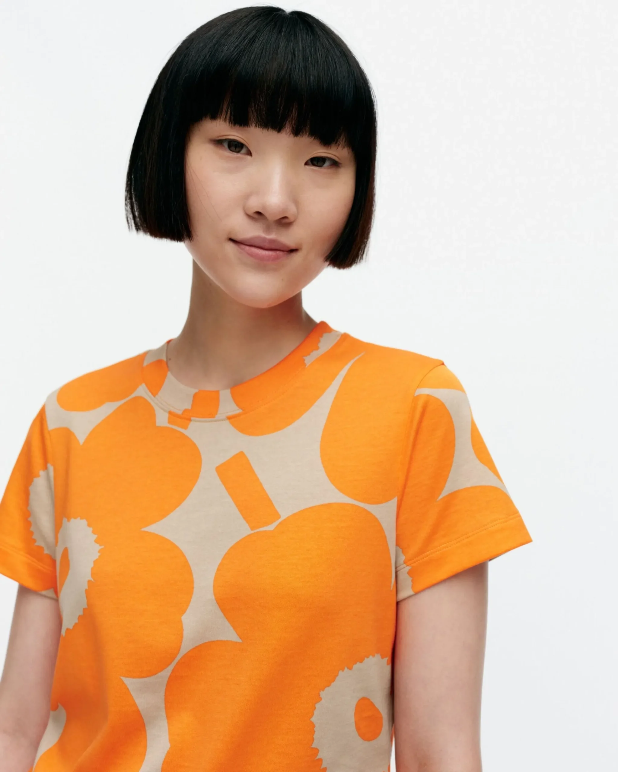 heleys_unikko_tpaita_3.webp Marimekko Paidat Ja Tunikat^Heleys Unikko T-Paita