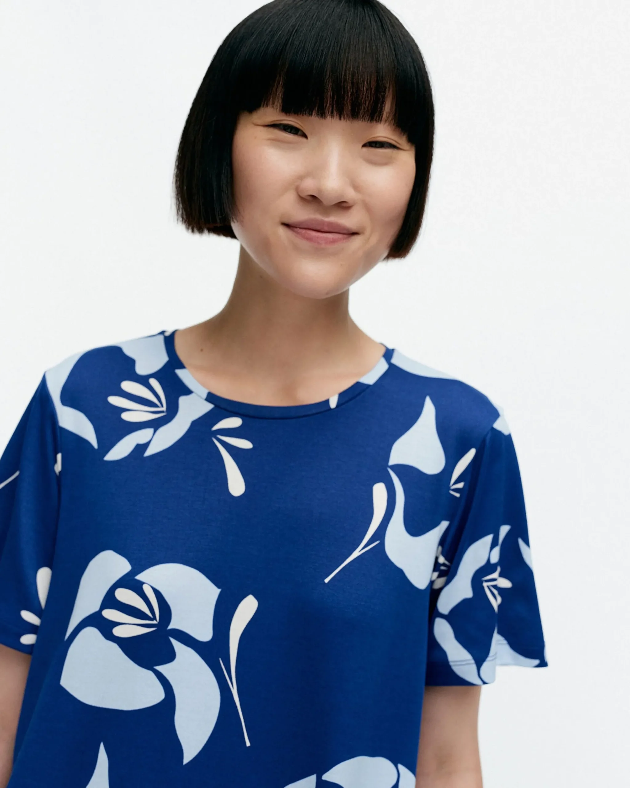 kalliokielo_helakka_trikoomekko_3.webp Marimekko Mekot^Kalliokielo Helakka Trikoomekko