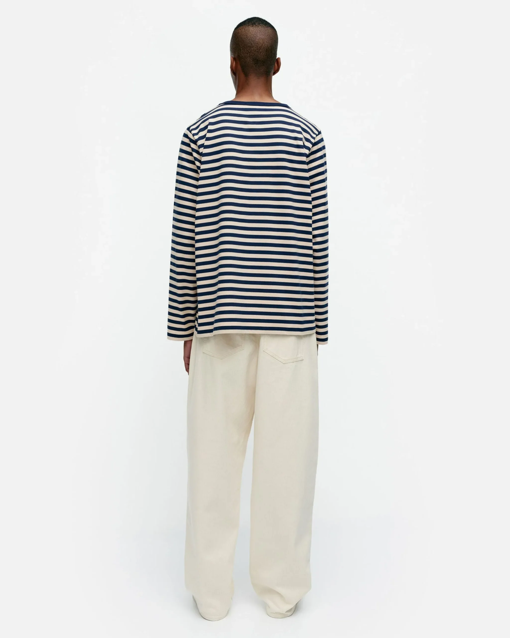 kioski_tasaraita_men_longsleeve_trikoopaita_2.webp Marimekko Paidat Ja Tunikat^Kioski Tasaraita Men Longsleeve Trikoopaita