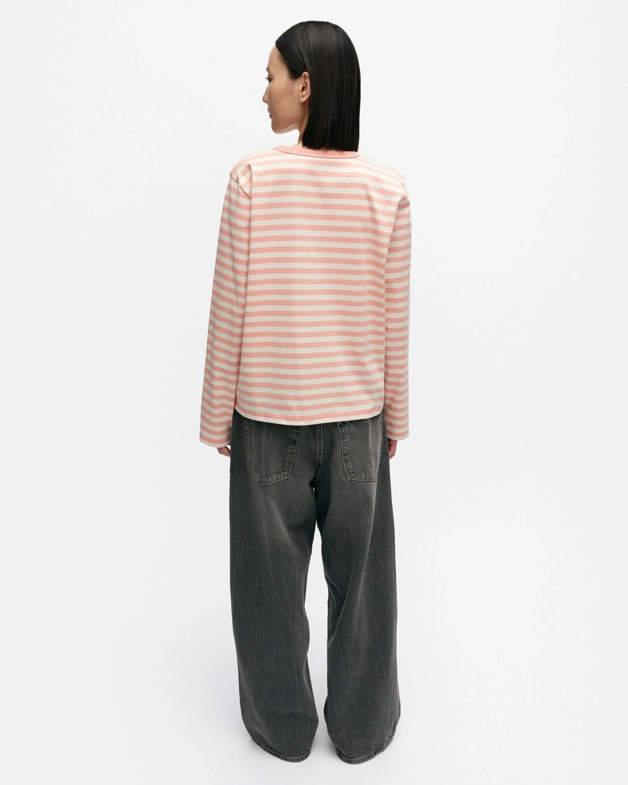 kioski_tasaraita_relaxed_longsleeve_trikoopaita_2-1.webp Marimekko Paidat Ja Tunikat^Kioski Tasaraita Relaxed Longsleeve Trikoopaita