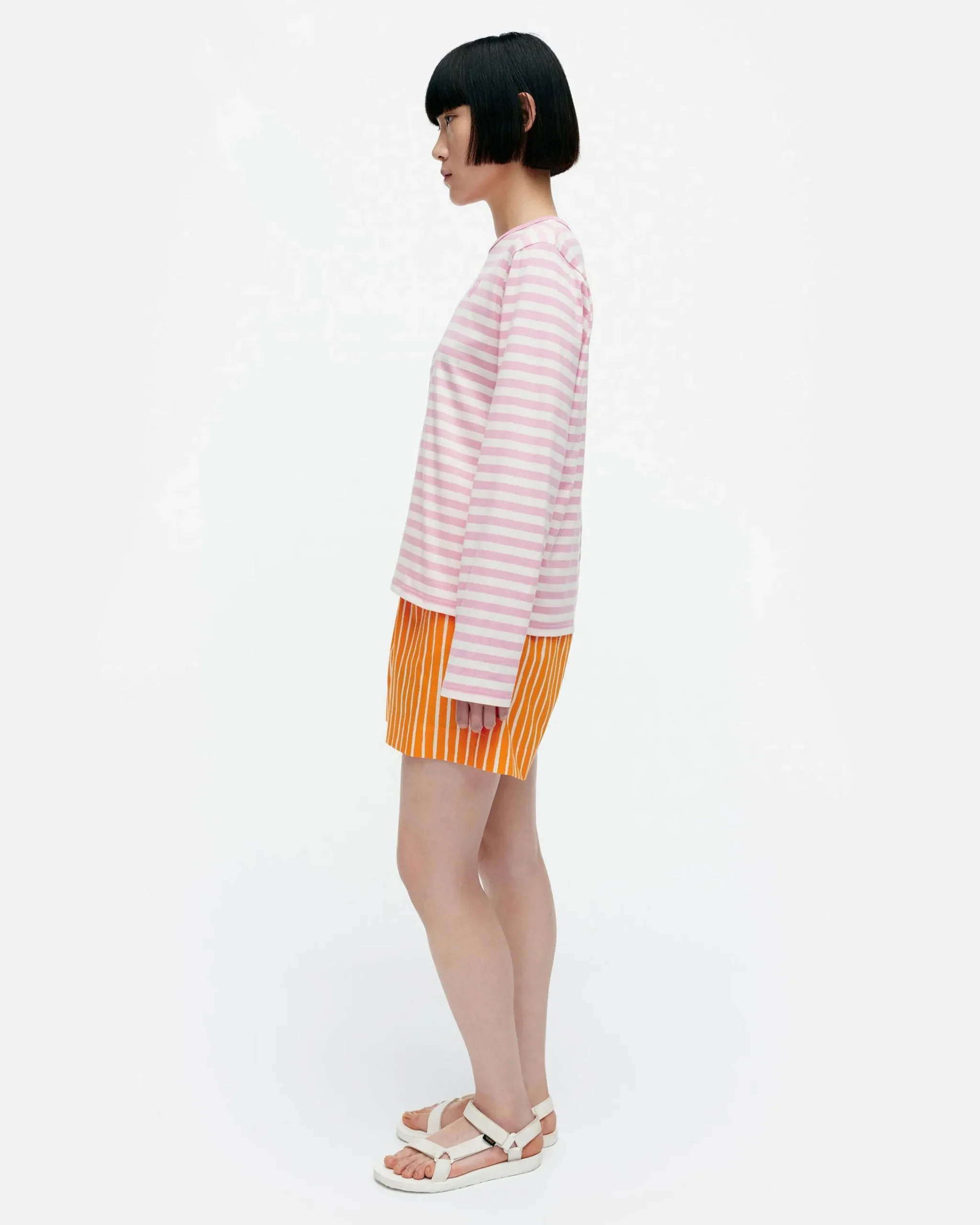 kioski_tasaraita_relaxed_longsleeve_trikoopaita_2.webp Marimekko Paidat Ja Tunikat^Kioski Tasaraita Relaxed Longsleeve Trikoopaita