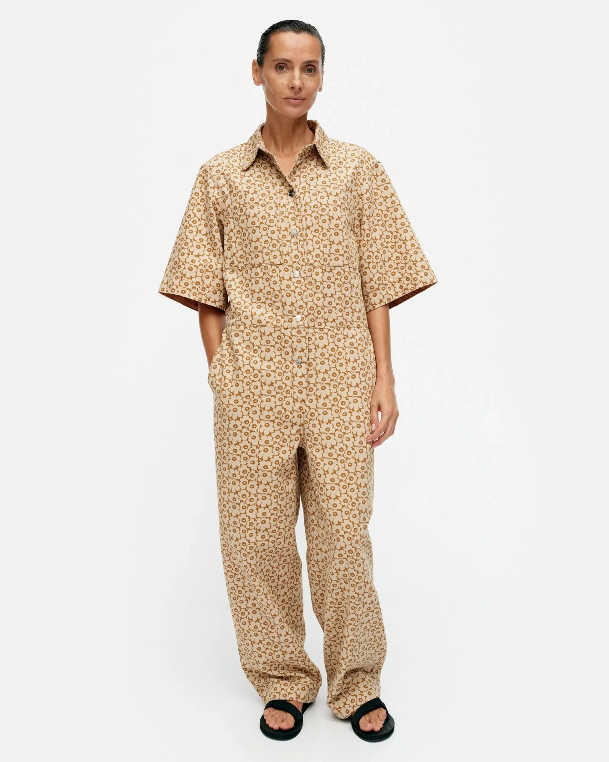kukkein_unikko_puuvillahaalari_0.webp Marimekko Paidat Ja Tunikat^Kukkein Unikko Puuvillahaalari