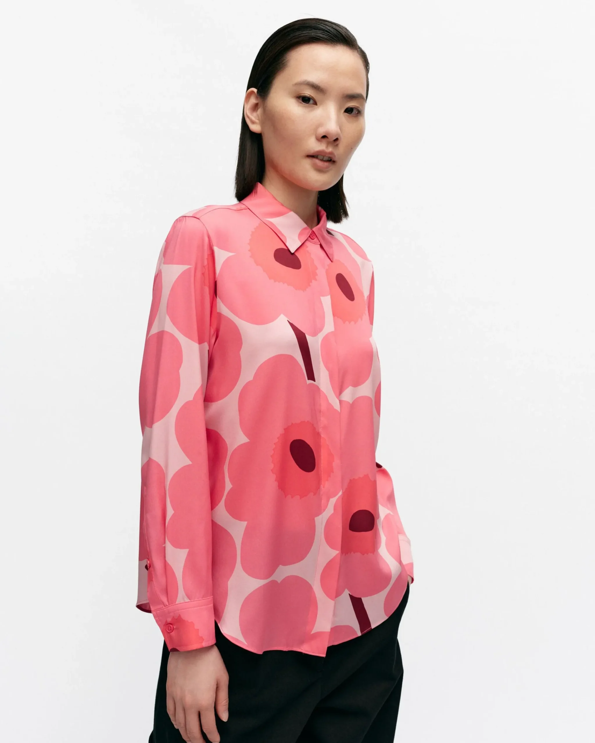 maija_unikko_silkkipaita_3-1.webp Marimekko Paidat Ja Tunikat^Maija Unikko Silkkipaita