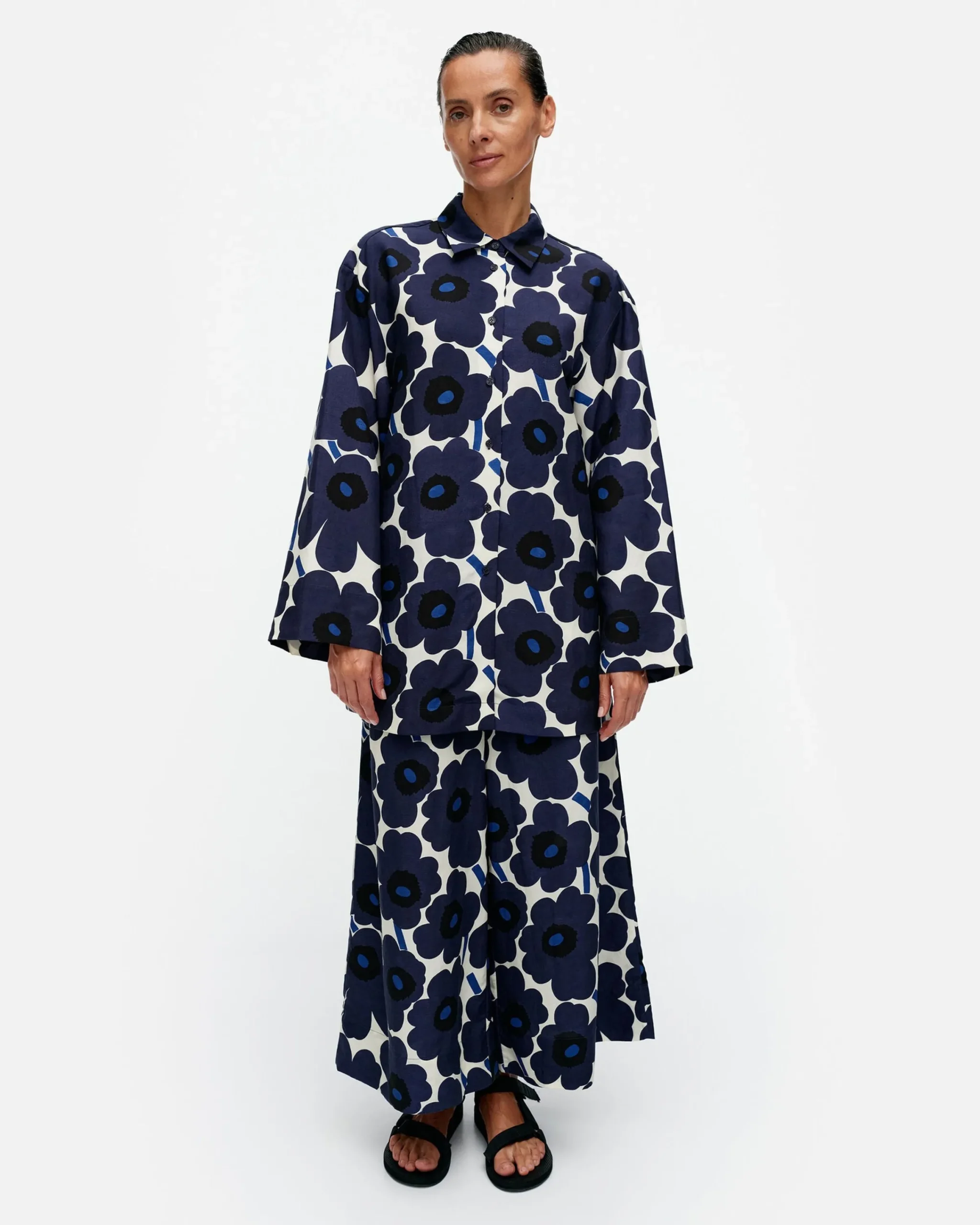 tufrmue_unikko_kuprosekoitepaita_4.webp Marimekko Paidat Ja Tunikat^Tu00F6Rmu00E4 Unikko Kuprosekoitepaita
